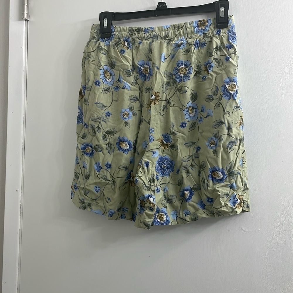 New Look Green and Blue Flat Front Shorts - Picture 3 of 7